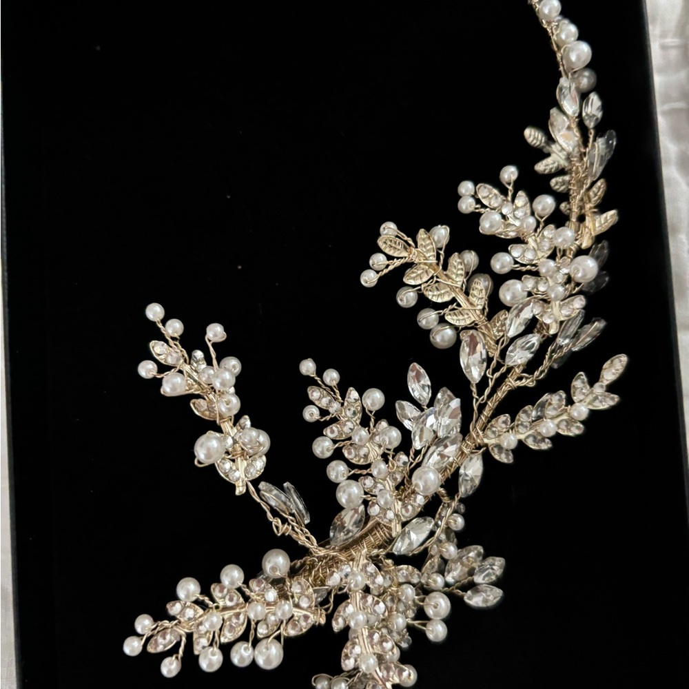 Elegant Pearl and Crystal Hair Accessory, bracelet, earrings